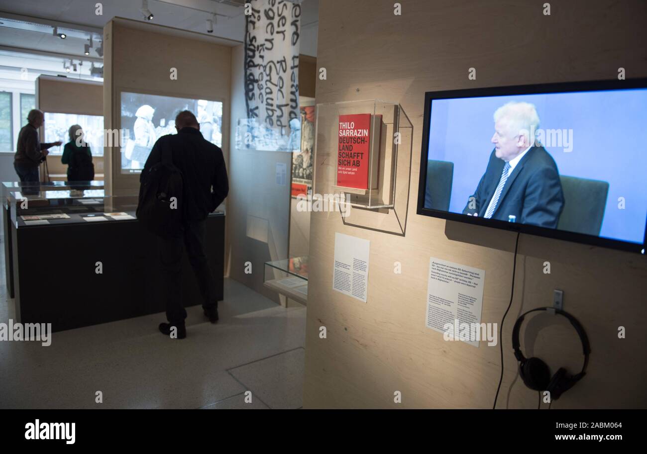 Apertura della mostra speciale "la città senza' nel NS Centro di documentazione presso Monaco di Baviera Königsplatz. La mostra illustra come nazionalista e socialista nazionale forze negli anni venti e trenta società polarizzata attraverso le loro idee disumane e in questo modo preparato l'esclusione e ultimo assassinio dei Giudei. In aggiunta, è realizzato un confronto con oggi i pregiudizi e gli sforzi per frazionare la società. [Traduzione automatizzata] Foto Stock