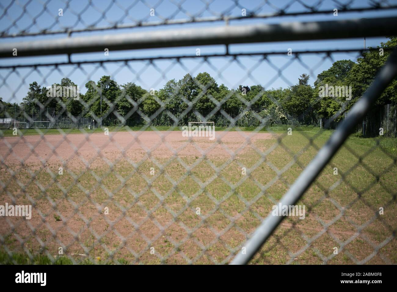 District impianto sportivo all'angolo di Fischer-von-Erlach-Straße / Agnes-Bernauer-Straße in Laim. [Traduzione automatizzata] Foto Stock