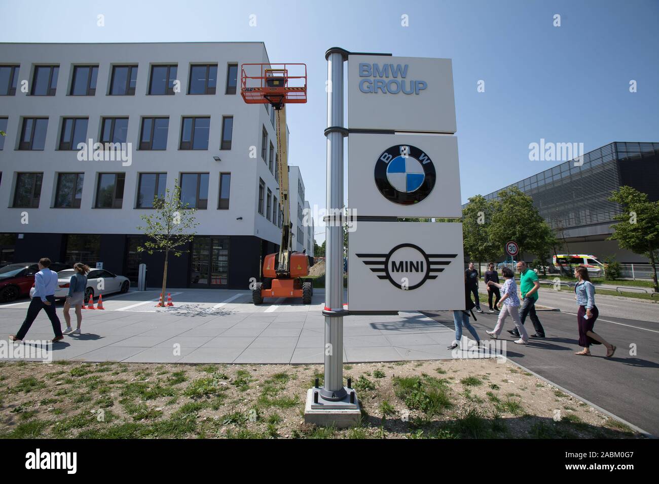 Edificio sulla BMW Group Campus Freimann presso Lilienthalallee 26 a nord di Monaco di Baviera. [Traduzione automatizzata] Foto Stock