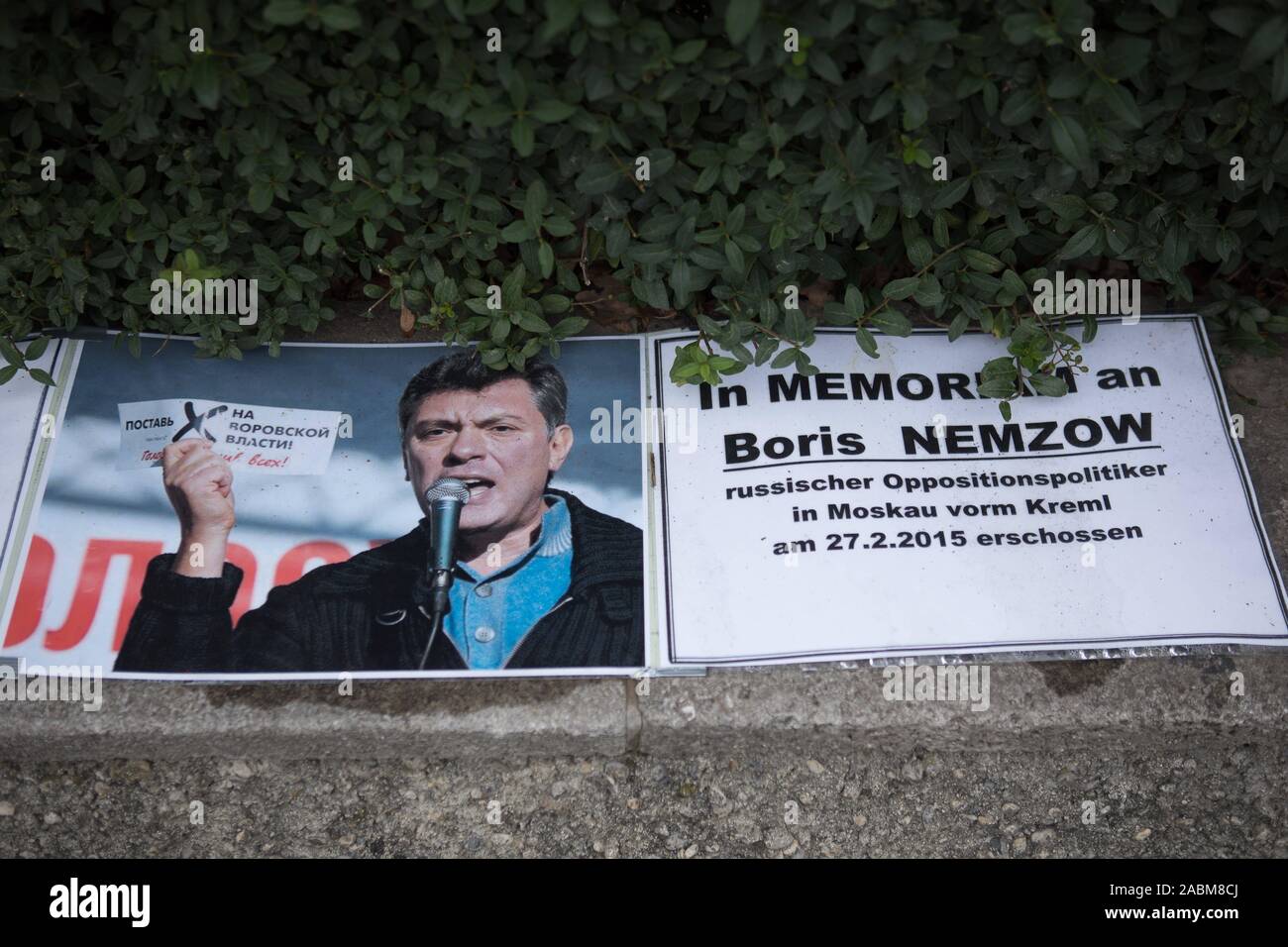 Memorial per la Federazione politico di opposizione Boris Nemzow in Prinzregentenstrasse a Monaco di Baviera. [Traduzione automatizzata] Foto Stock