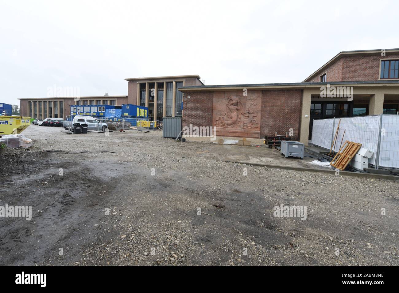 Sito in costruzione nella ex Bundesbahn repair shop (Lokhalle Freimann) su Lilienthalallee. Azionata dalla pianificazione urbana progetto 'Perspektive Freimann', il quale è supportato da cittadini e politici locali, 'Motorworld' evento auto ensemble sarà presto aperta vi. [Traduzione automatizzata] Foto Stock