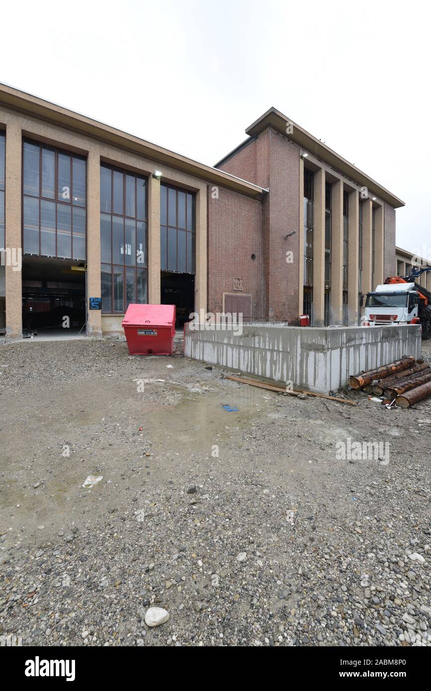 Sito in costruzione nella ex Bundesbahn repair shop (Lokhalle Freimann) su Lilienthalallee. Azionata dalla pianificazione urbana progetto 'Perspektive Freimann', il quale è supportato da cittadini e politici locali, 'Motorworld' evento auto ensemble sarà presto aperta vi. [Traduzione automatizzata] Foto Stock