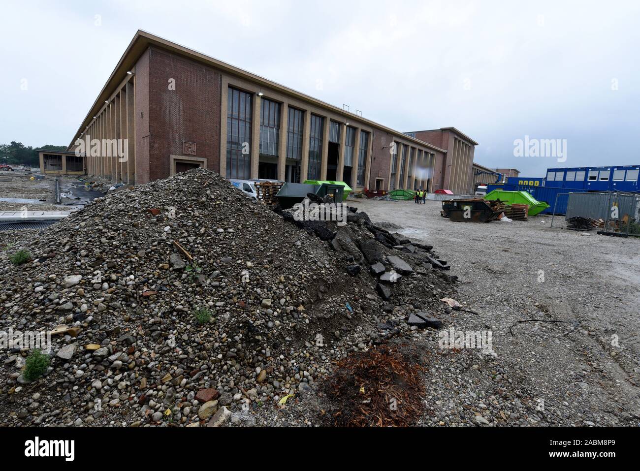 Sito in costruzione nella ex Bundesbahn repair shop (Lokhalle Freimann) su Lilienthalallee. Azionata dalla pianificazione urbana progetto 'Perspektive Freimann', il quale è supportato da cittadini e politici locali, 'Motorworld' evento auto ensemble sarà presto aperta vi. [Traduzione automatizzata] Foto Stock