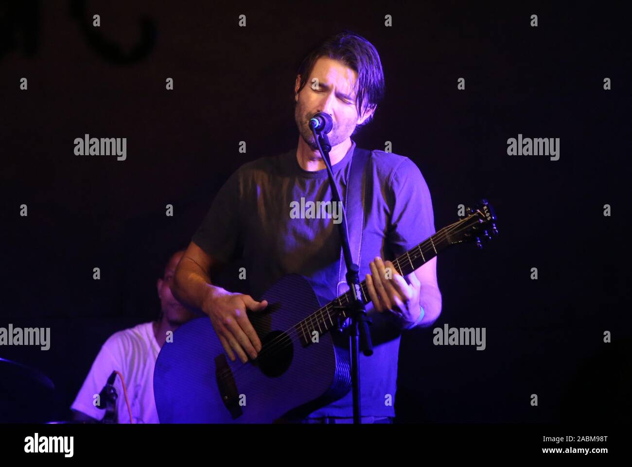 MALIBU, CA - 27 novembre: Brandon Jenner, a Shwayze Casa per le vacanze Live dal Malibu a Casa Escobar in Malibu, la California il 27 novembre 2019. Credit Faye Sadou/MediaPunch Foto Stock