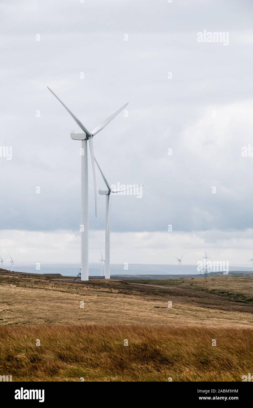 Intorno al Regno Unito - West Yorkshire su mori sopra Todmorden. Per centrali eoliche - Energie rinnovabili Foto Stock