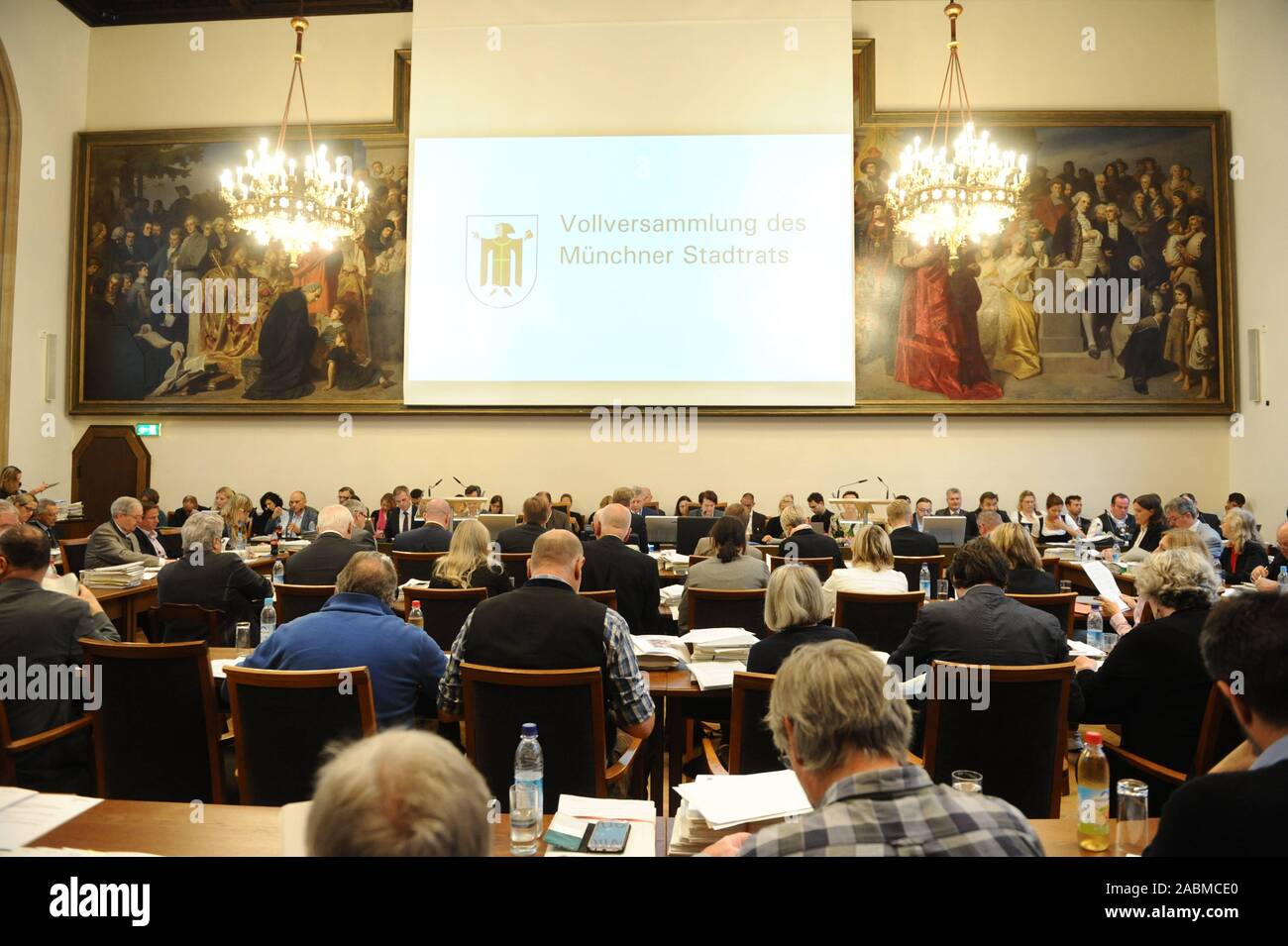 Riunione Plenaria della città di Monaco di Baviera Consiglio nella grande sala del municipio. [Traduzione automatizzata] Foto Stock