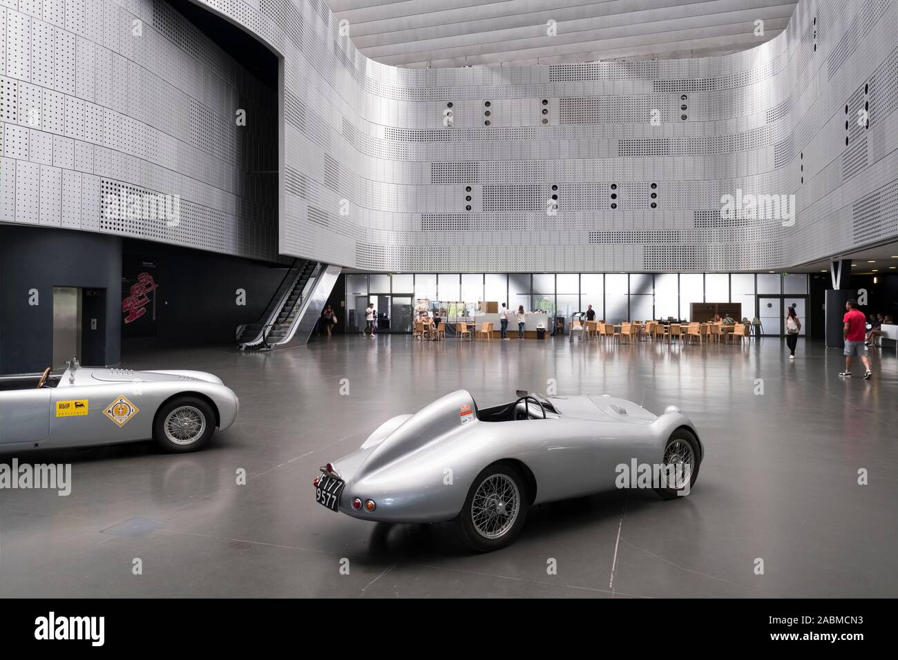 L'Italia, Torino: il Museo Nazionale dell'Automobile (Museo Nazionale dell'Automobile), MAUTO. Vista interna dell'edificio costruito nel 1932 e rinnovato i Foto Stock