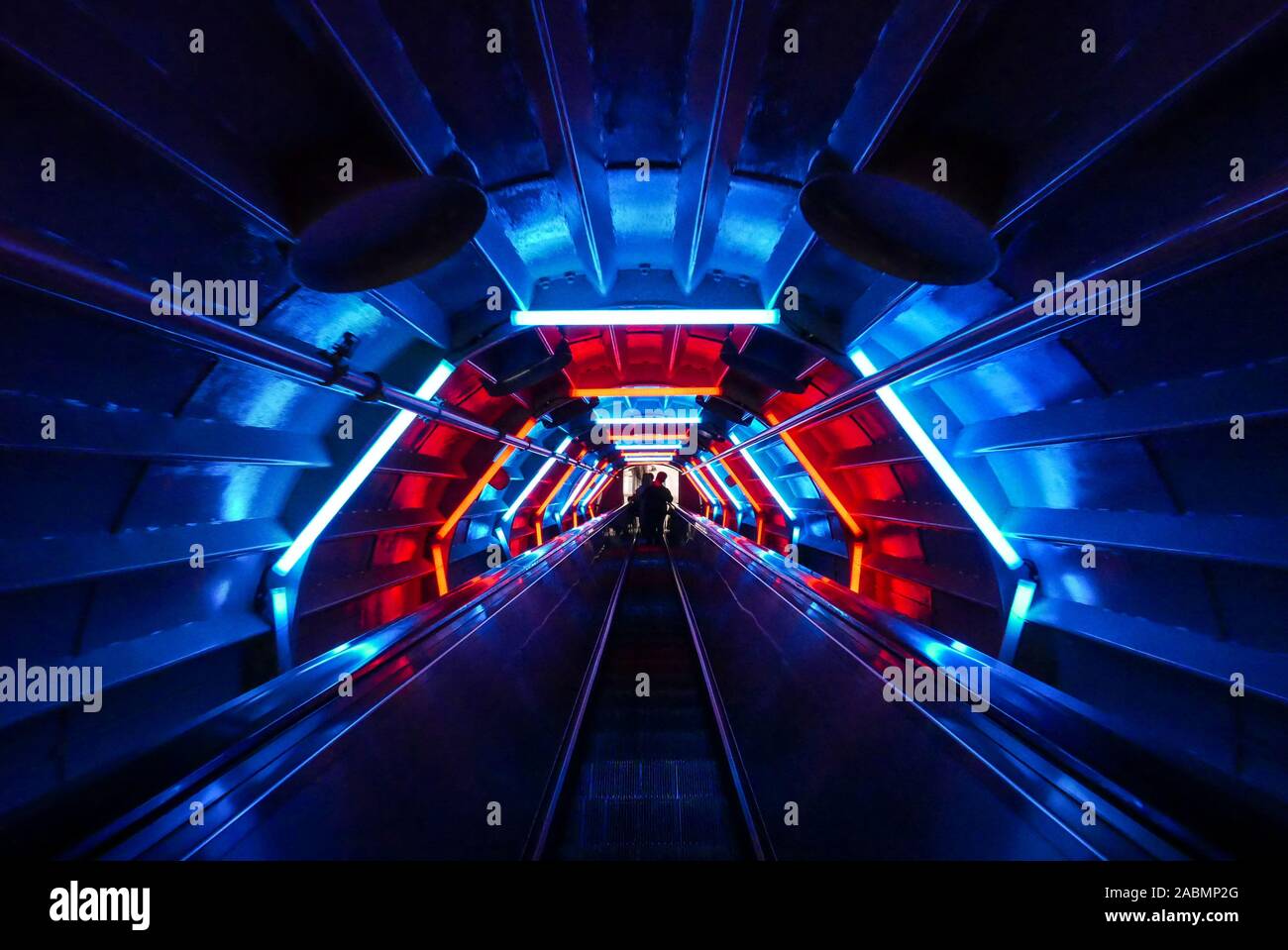 Belgio; Bruxelles: Atomium, un caratteristico edificio costruito originariamente per il 1958 Bruxelles World Expo (Expo 58). Interno (utilizzo editoriale Solo) Foto Stock