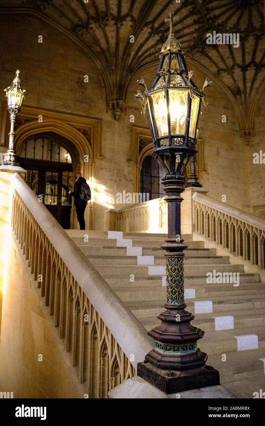 La scalinata che conduce alla Sala del Christ Church College di Oxford. La sala scala è stata usata in Harry Potter film. Foto Stock