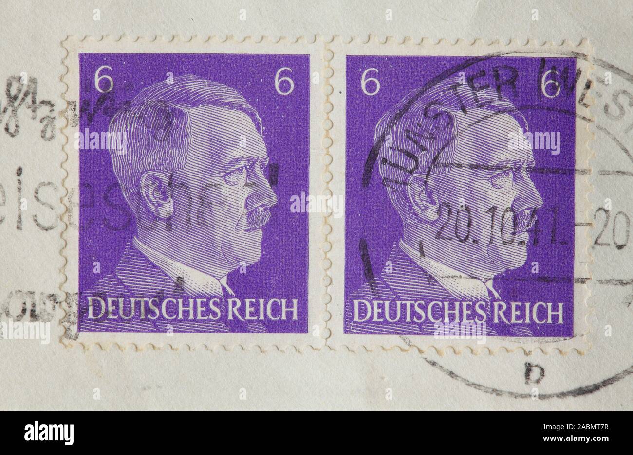 Abgestempelte Briefmarken Adolf Hitler auf einem Briefumschlag, Deutsches Reich Foto Stock