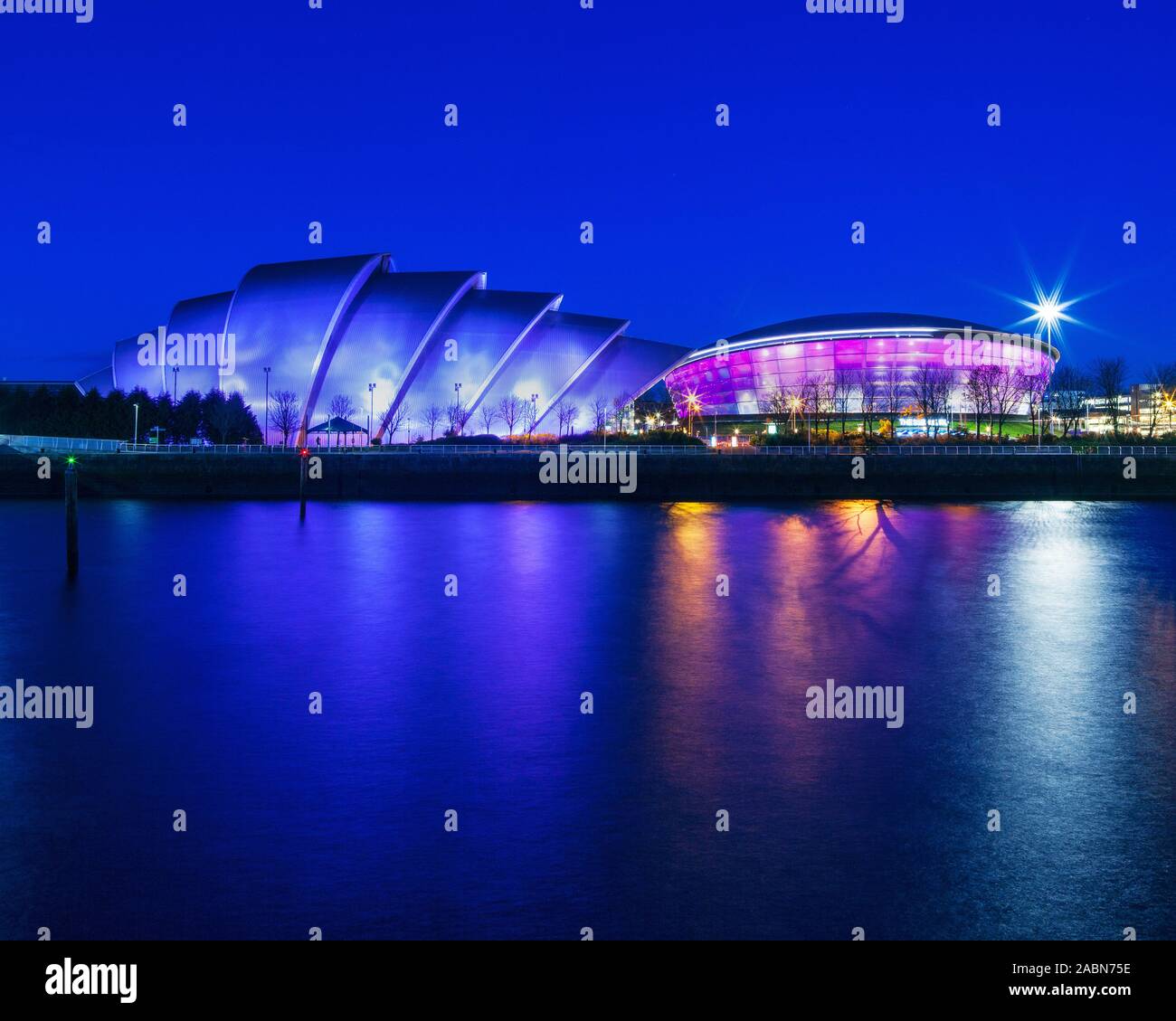 Viste icone culturali in sul fiume Clyde a Glasgow, Scozia Foto Stock