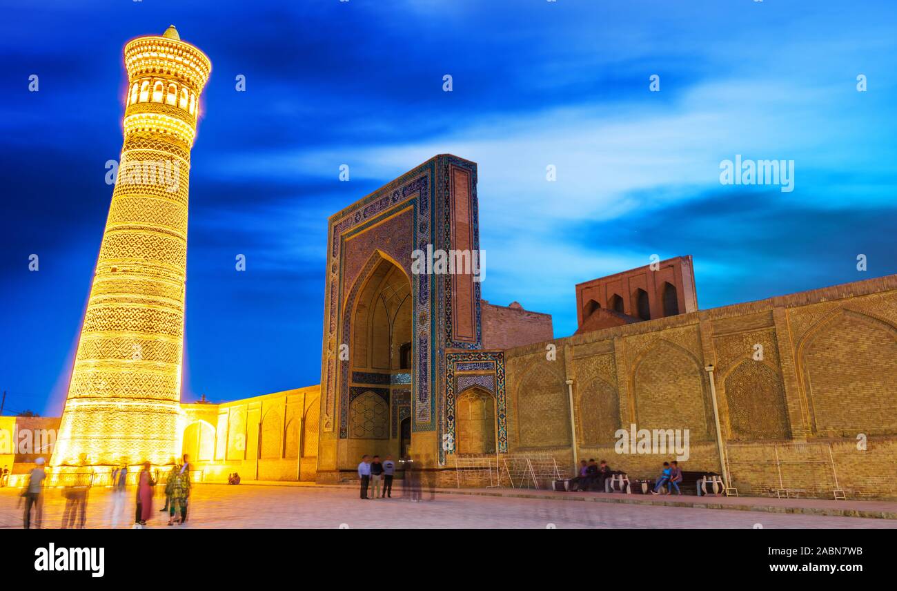 Po-i-Kalan o Poi Kalan, un religioso islamico complesso situato intorno al minareto Kalan a Bukhara, Uzbekistan. Foto Stock