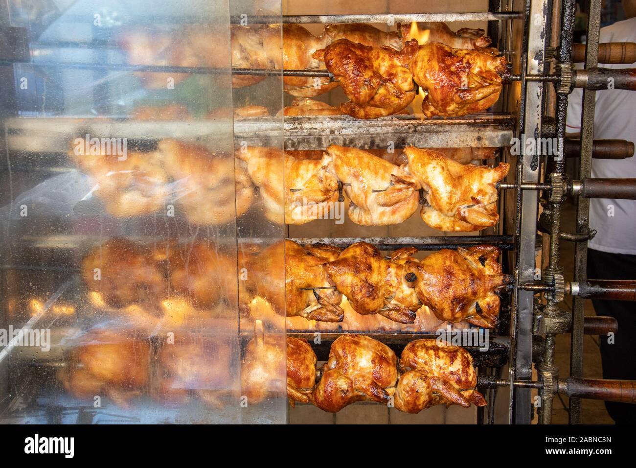 Spiedo di pollo arrosto, pneumatico, Libano Foto Stock