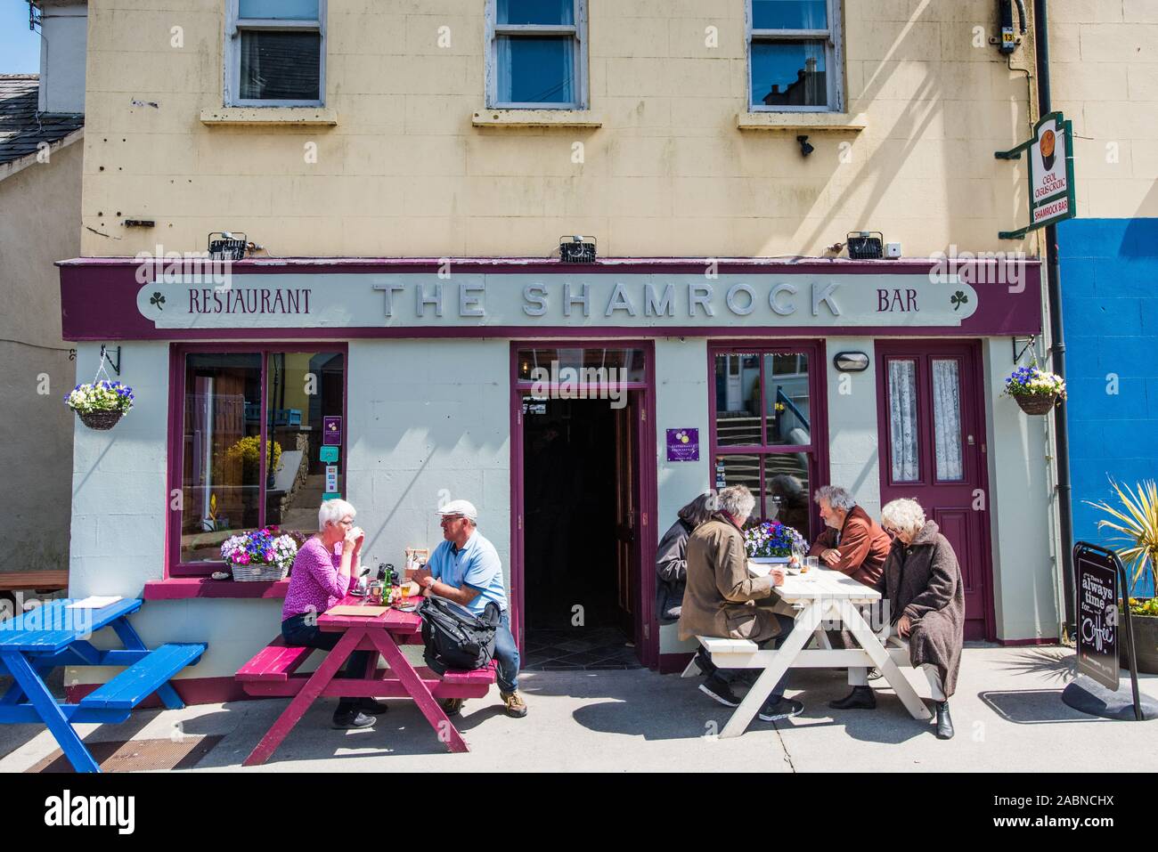 Lo Shamrock. Main Street, Roundstone, Co. Galway, Irlanda Foto Stock