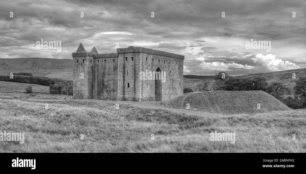 Hermitage Castello. Fotografia in bianco e nero. Historic Scotland. Scottish Borders Foto Stock