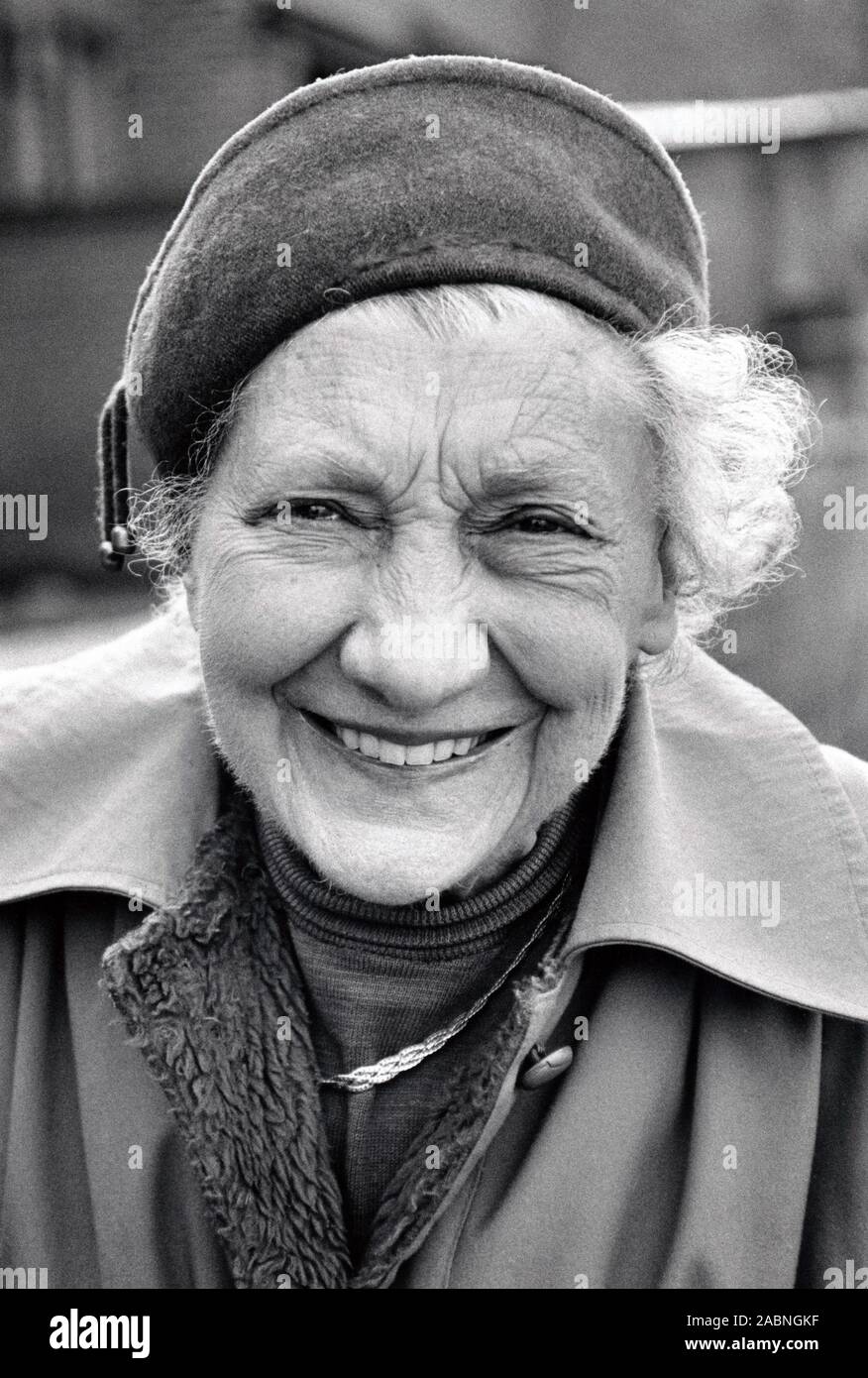 Ritratto di una donna anziana, Nottingham, Regno Unito 1989 Foto Stock