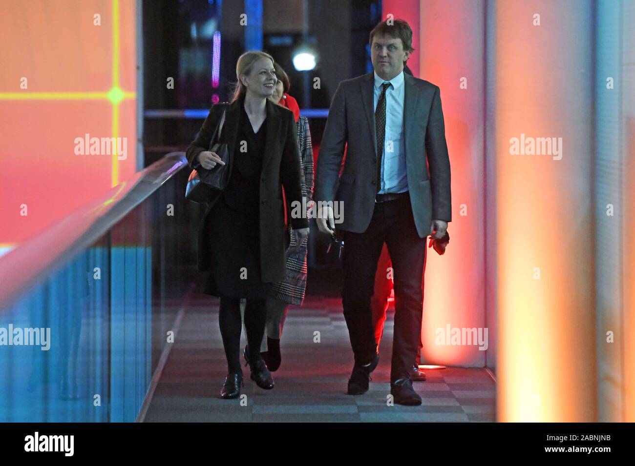 Partito dei Verdi Co-Leader Sian Berry e Benjamin de Pera, editor di Channel 4 News, arrivano per canale 4 News' elezione generale clima di dibattito a ITN Studios di Holborn, Londra centrale. Foto Stock