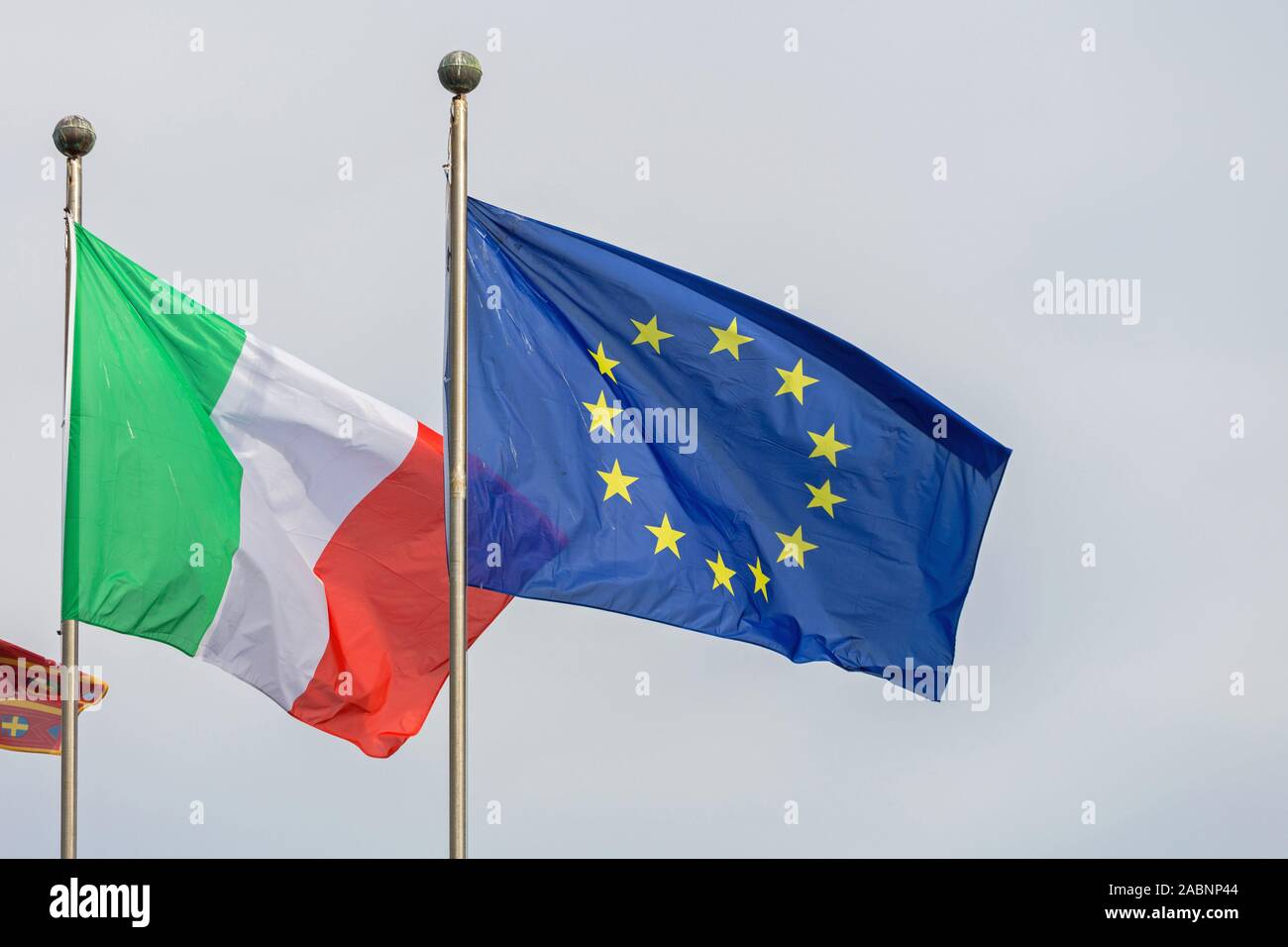 Unione Europea Unione Europea e bandiere italiane insieme Foto Stock