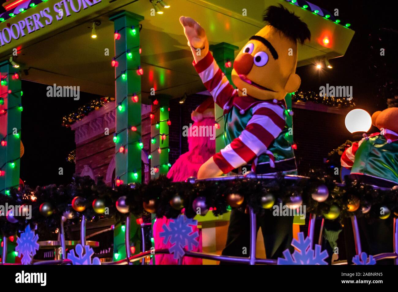 Orlando, Florida . Novembre 23, 2019. Bert e Ernie in Sesame Street Parade di Natale al Seaworld Foto Stock