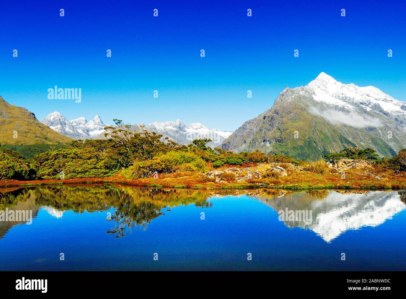 Vertice chiave mit Spiegelung des Mt. Christina, Fjordland Nationalpark, Weltnaturerbe sud ovest della Nuova Zelanda, Westkueste, Suedinsel Neuseeland; Februar Foto Stock