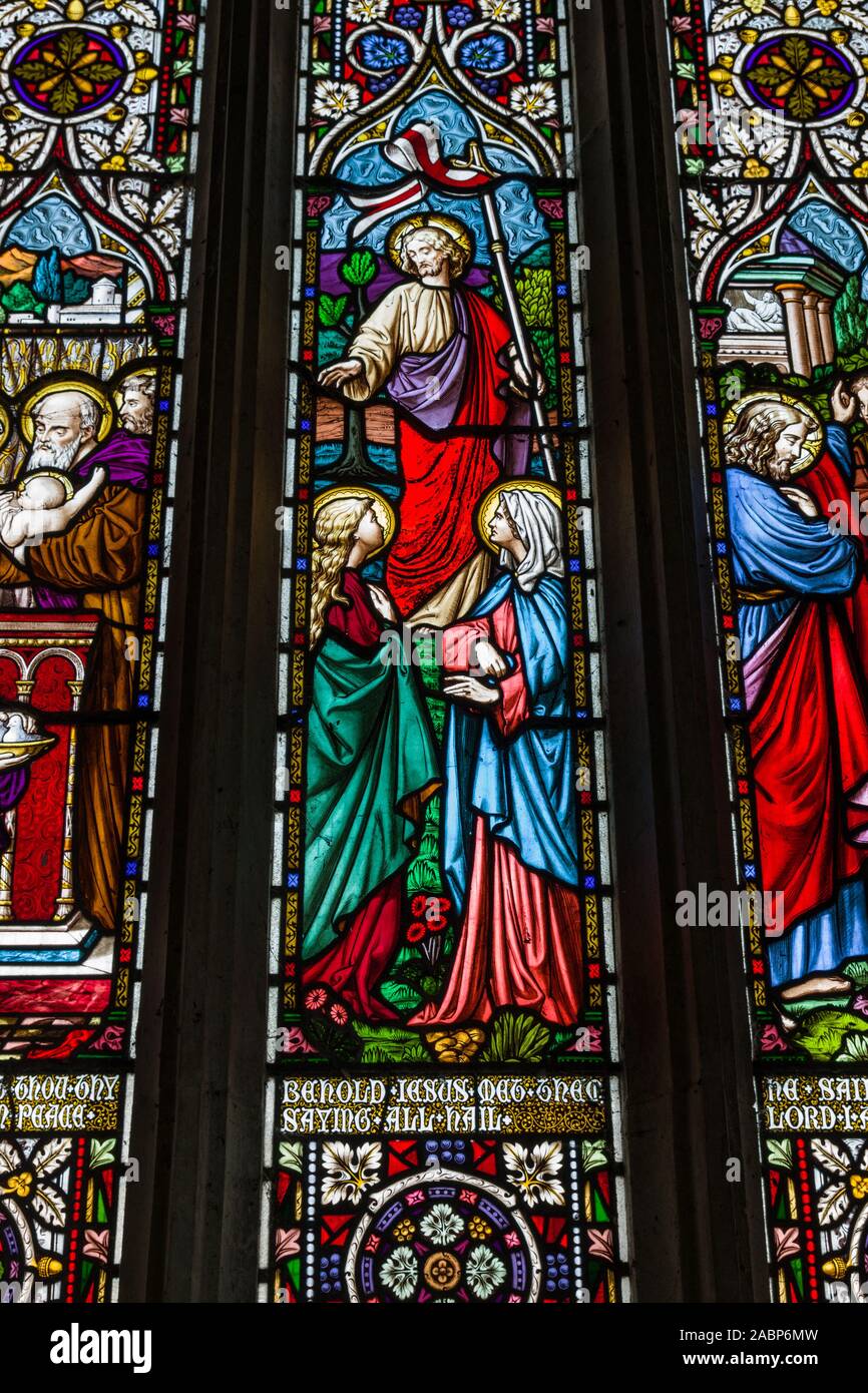 Vetrata nel villaggio chiesa di San Pietro e di San Paolo, Preston decanato, Northamptonshire, Regno Unito Foto Stock