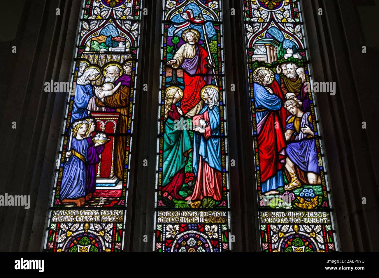 Vetrata nel villaggio chiesa di San Pietro e di San Paolo, Preston decanato, Northamptonshire, Regno Unito Foto Stock