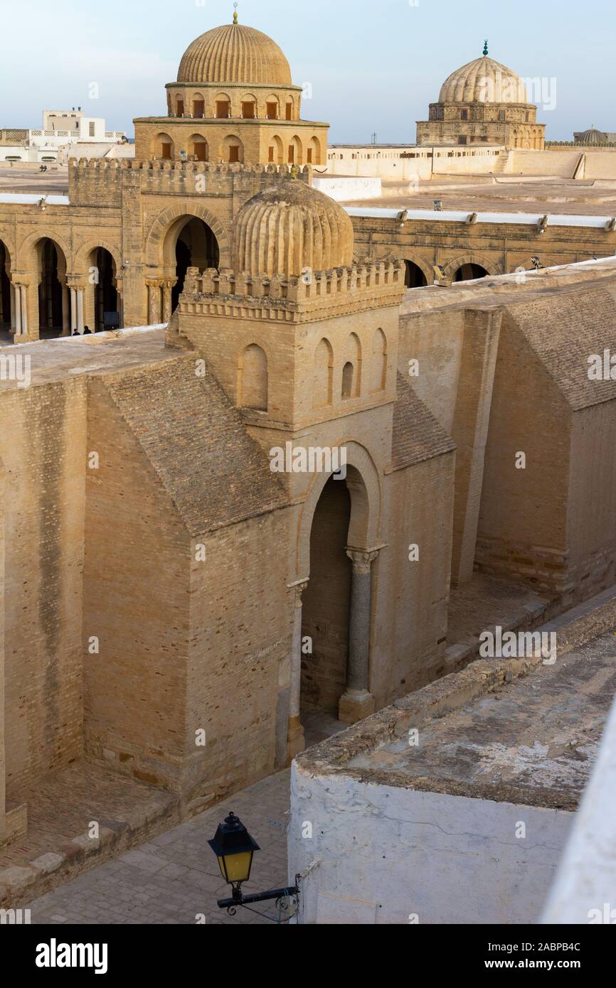 Ingresso laterale della Grande Moschea di Kairouan (aka la moschea di Uqba), è una moschea situato in Kairouan, Tunisia ed è uno dei più imponenti di un Foto Stock