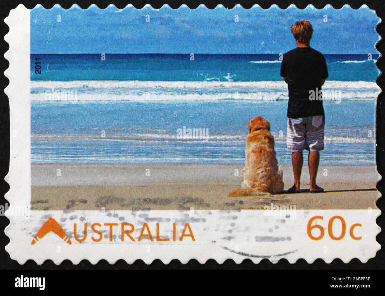 Uomo e cane guarda l'oceano, Australian francobollo Foto Stock