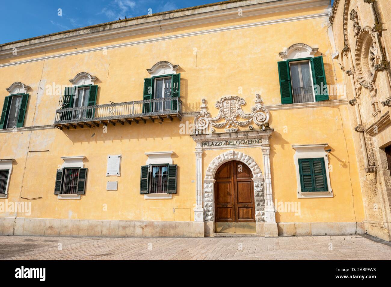 Il Palazzo del Governo (governo locale ufficio) sulla Piazza Vittorio Veneto in Sassi di Matera, Basilicata, Italia Meridionale Foto Stock