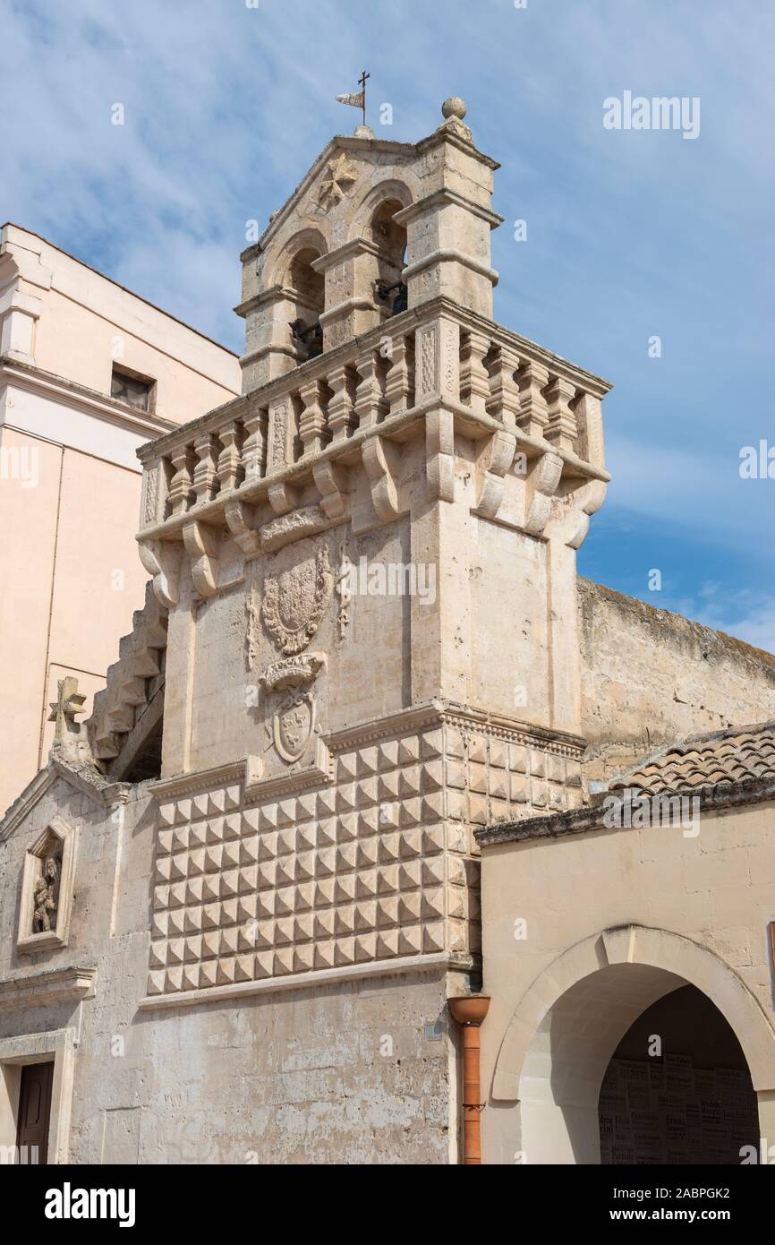 Il campanile della Chiesa della Mater Domini su Piazza Vittorio Veneto in Sassi di Matera, Basilicata, Italia Meridionale Foto Stock