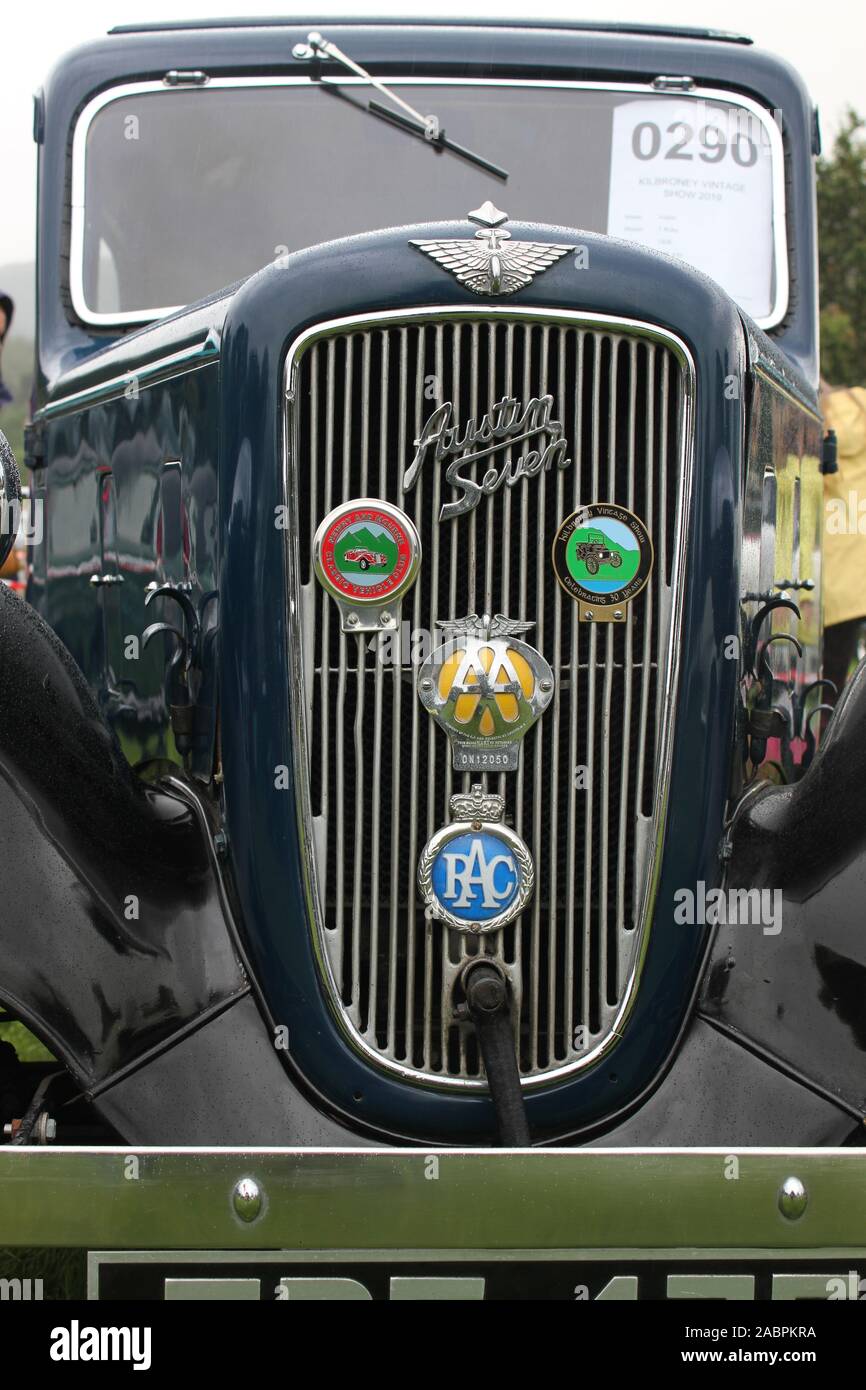 Griglia frontale di un rubino di Austin 1936 Blue 7 visto al Kilbroney Vintage Show 2019 Foto Stock