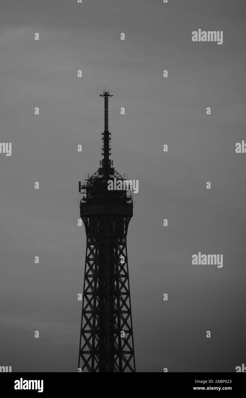 La sezione superiore della Torre Eiffel Foto Stock