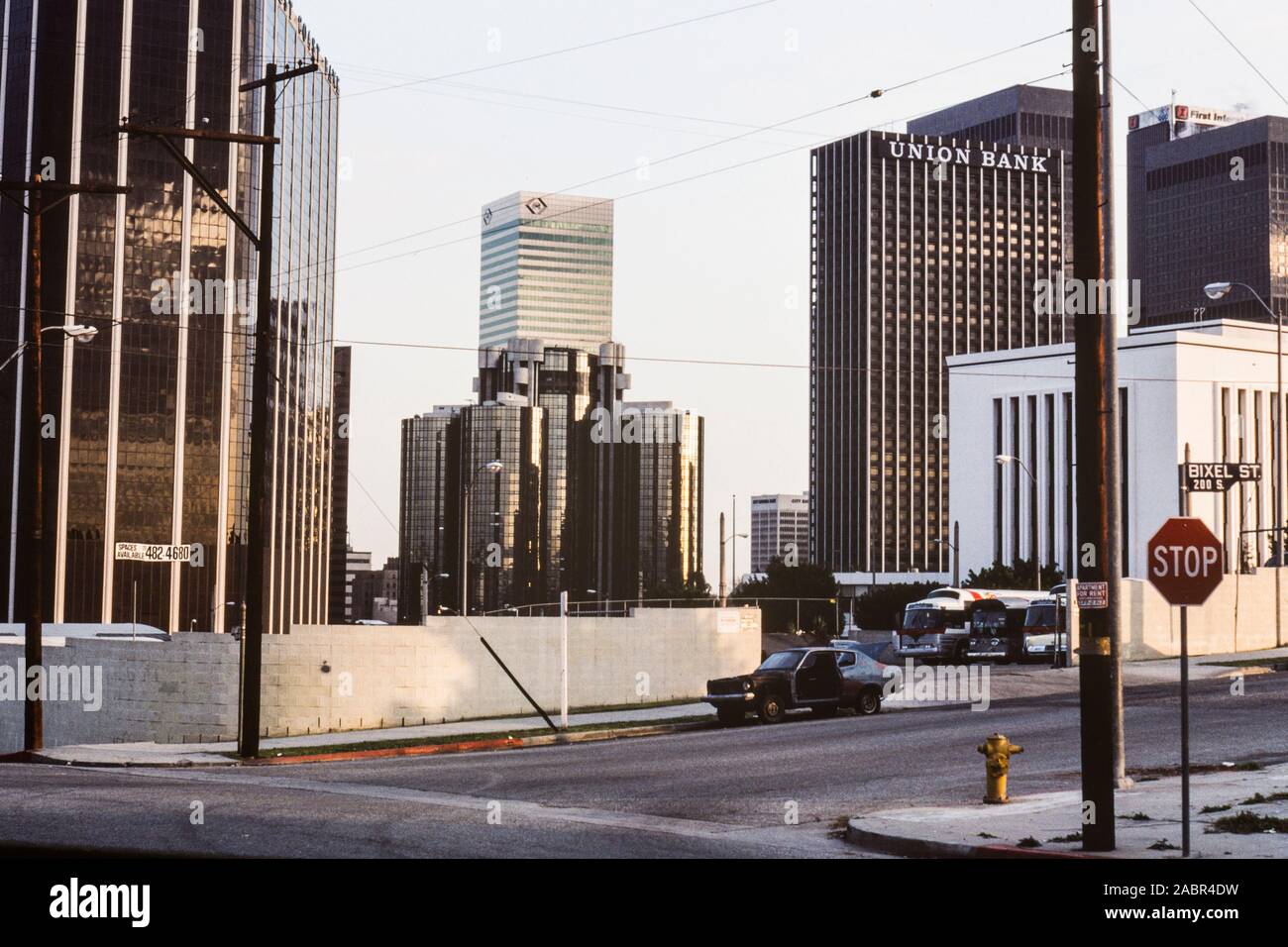 Los Angeles, California, Stati Uniti d'America - Aprile 1984: editoriale Vintage fotografia di Bixel Street a seconda strada nel centro di Los Angeles. Foto Stock