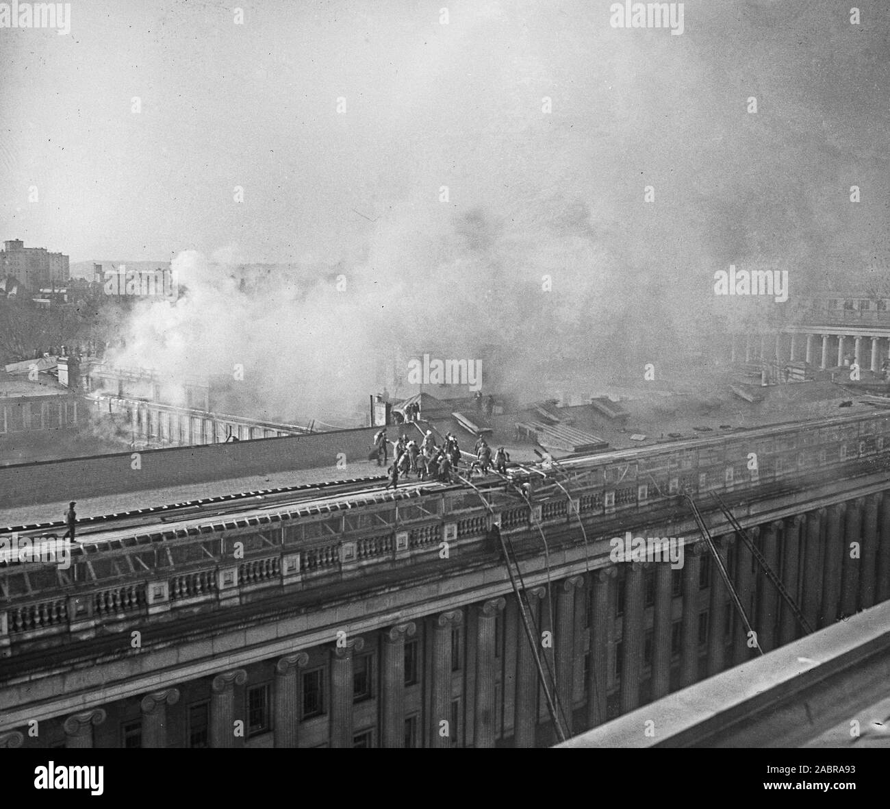 I vigili del fuoco sul tetto scontri a fuoco su 8 Febbraio 1922 Foto Stock