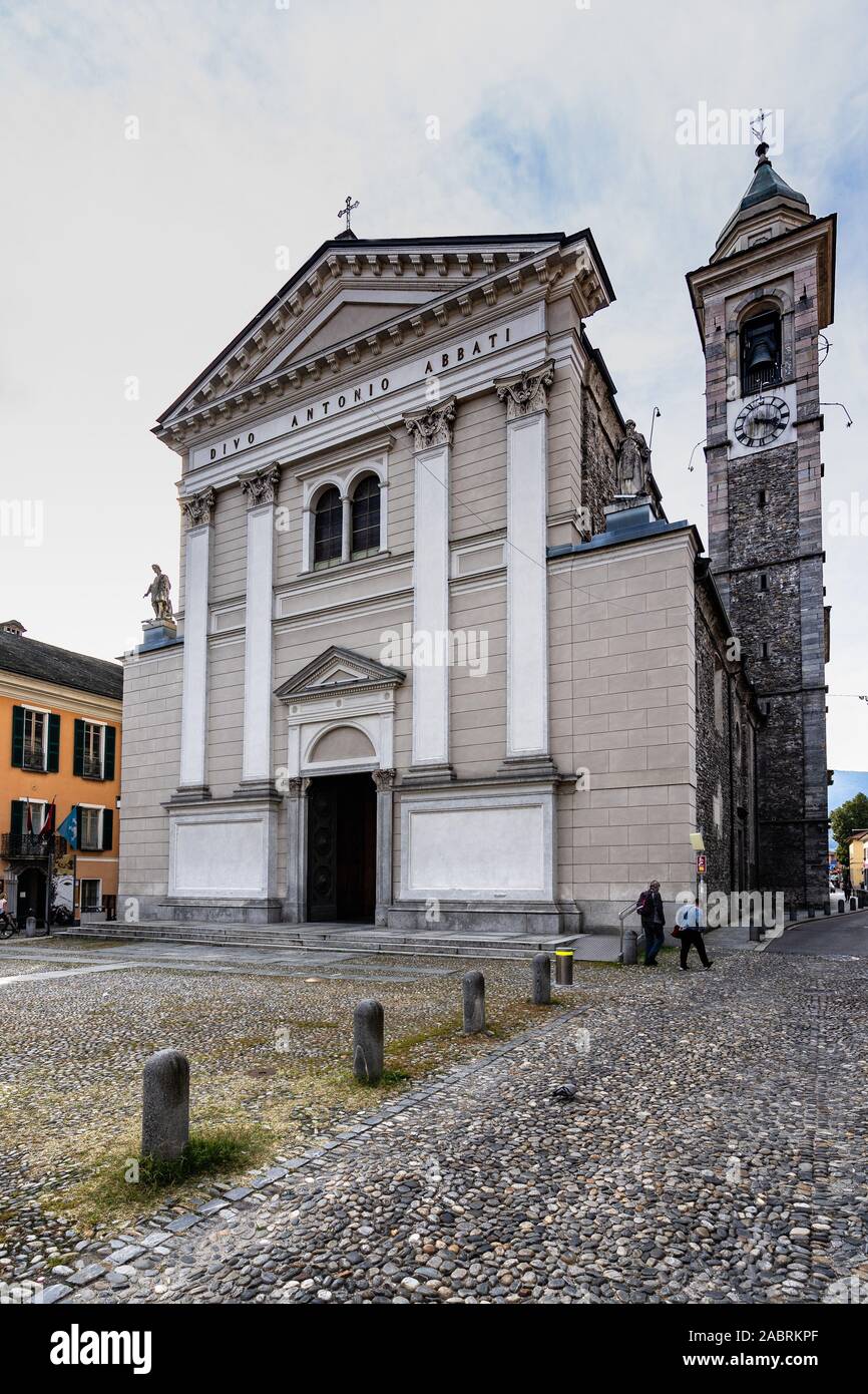La chiesa di Sant Antonio Abate nel centro storico di Locarno. Locarno, Canton Ticino, Svizzera, Ottobre 2019 Foto Stock