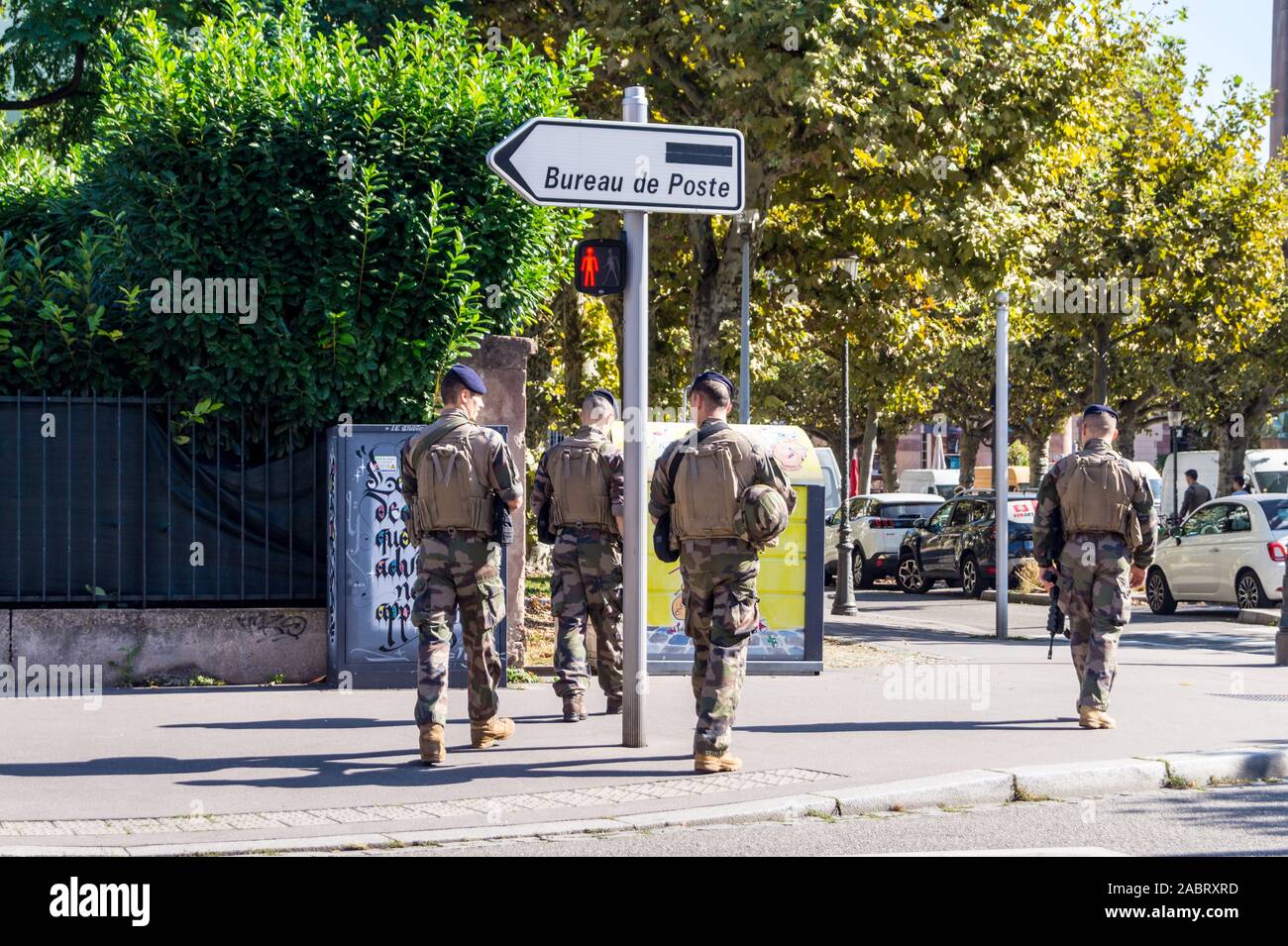 Eurocorps armati soldati di anti-terrorismo di pattuglia, posto Broglie, Strasburgo, Alsazia, Grand Est, Francia Foto Stock