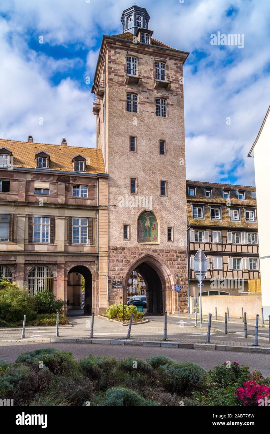 Porte de l hôpital, ex city gate, 1340 Hôpital civile, University Hospital, Strasburgo, Alsazia, Grand Est, Francia Foto Stock