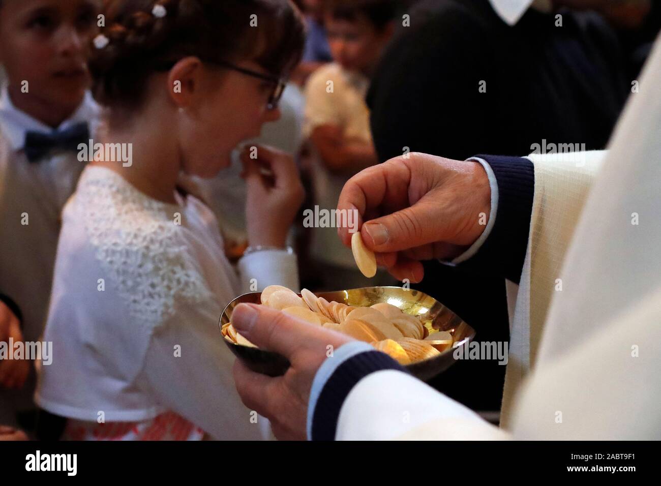 Gli Anglicani Fanno La Comunione Donner la comunione immagini e fotografie stock ad alta risoluzione - Alamy