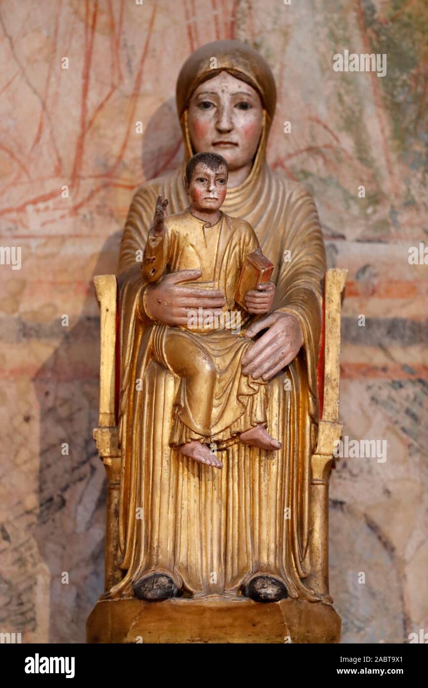 Saint-Philibert de Tournus chiesa. Madonna e Bambino ( Notre Dame de la Brune) 12 secolo. Tournus. La Francia. Foto Stock