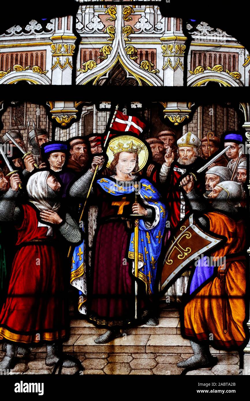 La Basilica di San Pietro. Luigi IX - Saint Louis - Re di Francia. Finestra di vetro colorato. Dreux. La Francia. Foto Stock