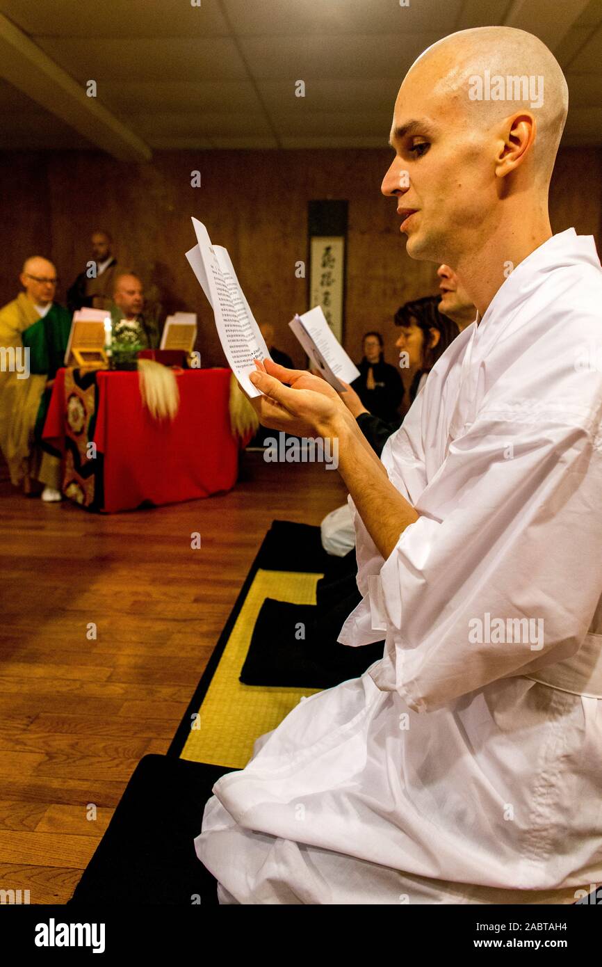 Zen sesshin (ritiro) in Lanau, Francia. Boddhisatva ordinazioni. Foto Stock