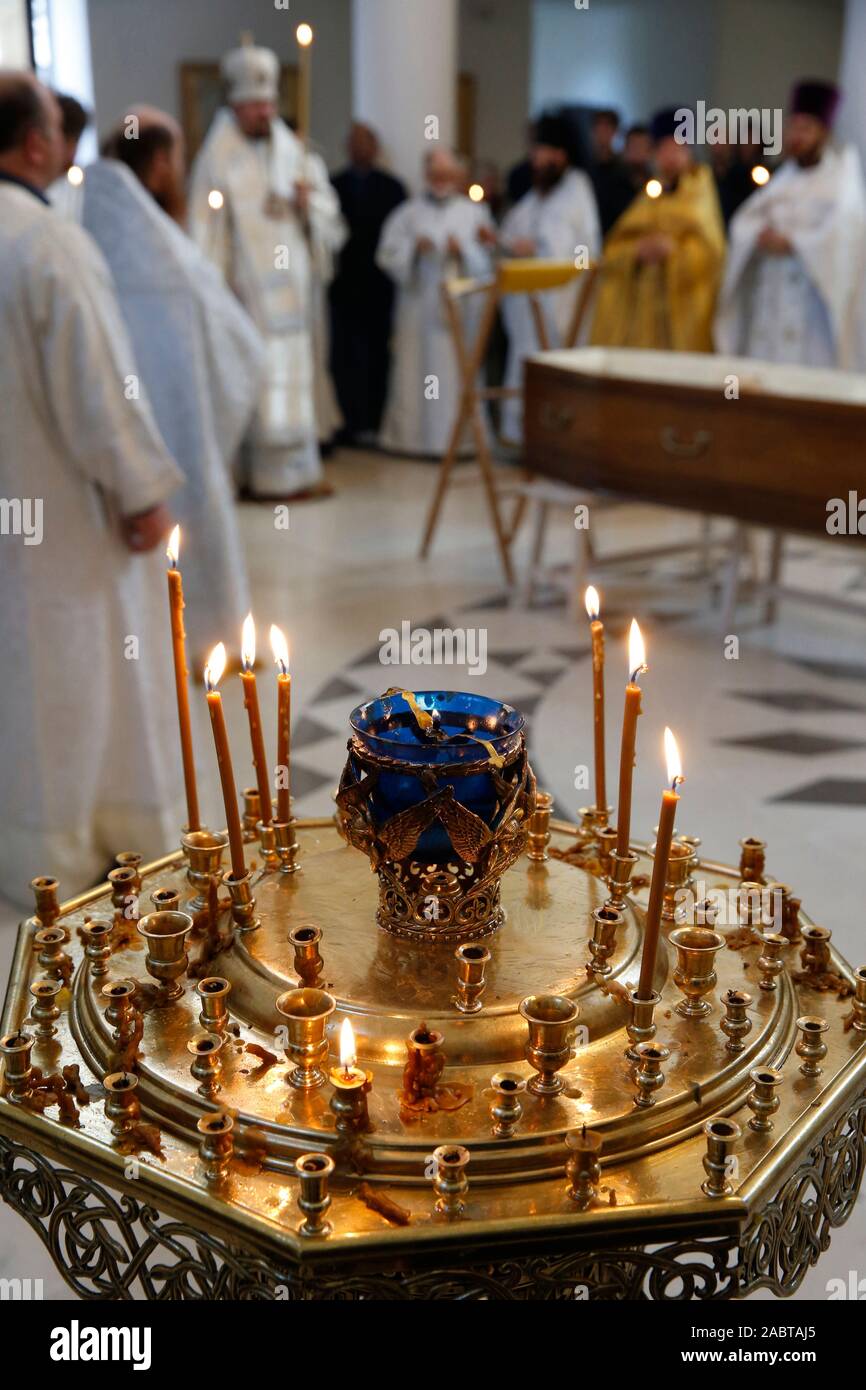 Santa Trinità russo cattedrale ortodossa, Parigi. Funerale. Foto Stock