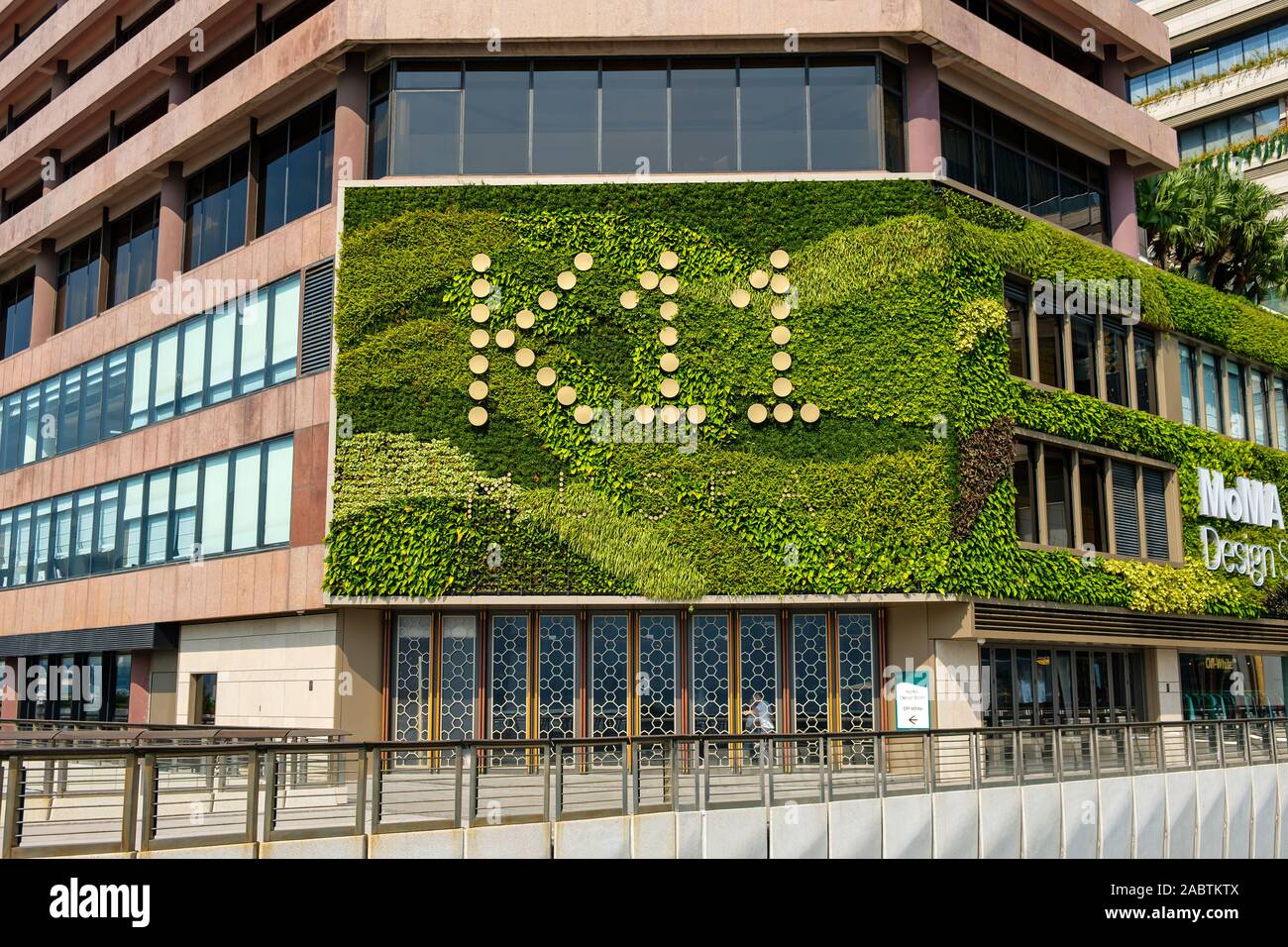 Hong Kong, Cina - 07 Novembre 2019: K11 Musea è un punto di vendita al dettaglio e arti complesso situato in Tsim Sha Tsui promenade frontale all'interno della Victoria procedure Dockside Wizard Foto Stock