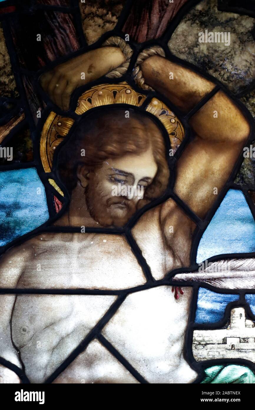 Cua Bac chiesa cattolica. Finestra di vetro colorato. Il Martirio di San Sebastiano. Hanoi. Il Vietnam. Foto Stock