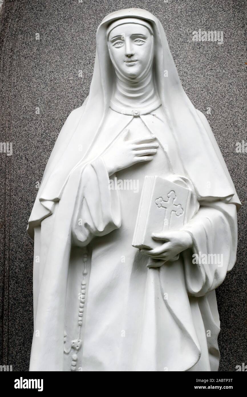 Abbazia cistercense. Nostra Signora della mia ca. Santa Teresa di Lisieux noto anche come Santa Teresa di Gesù Bambino e del Volto Santo. Statua. Il Vietnam. Foto Stock