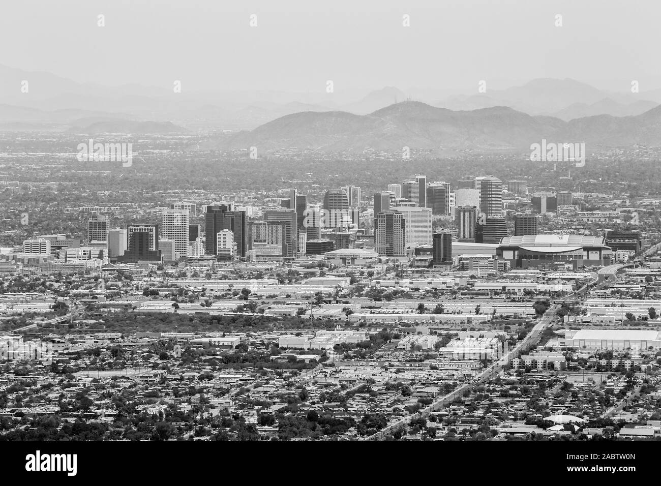 Phoenix, in Arizona (USA), con la zona circostante e il centro cittadino nel centro. Foto Stock