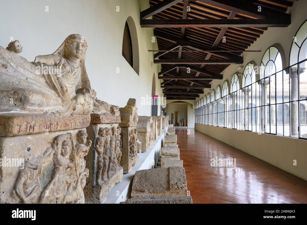 Perugia. L'Italia. Urne cinerarie etrusche presso il Museo Archeologico Nazionale dell'Umbria (MANU - Museo Archeologico Nazionale dell'Umbria). Foto Stock