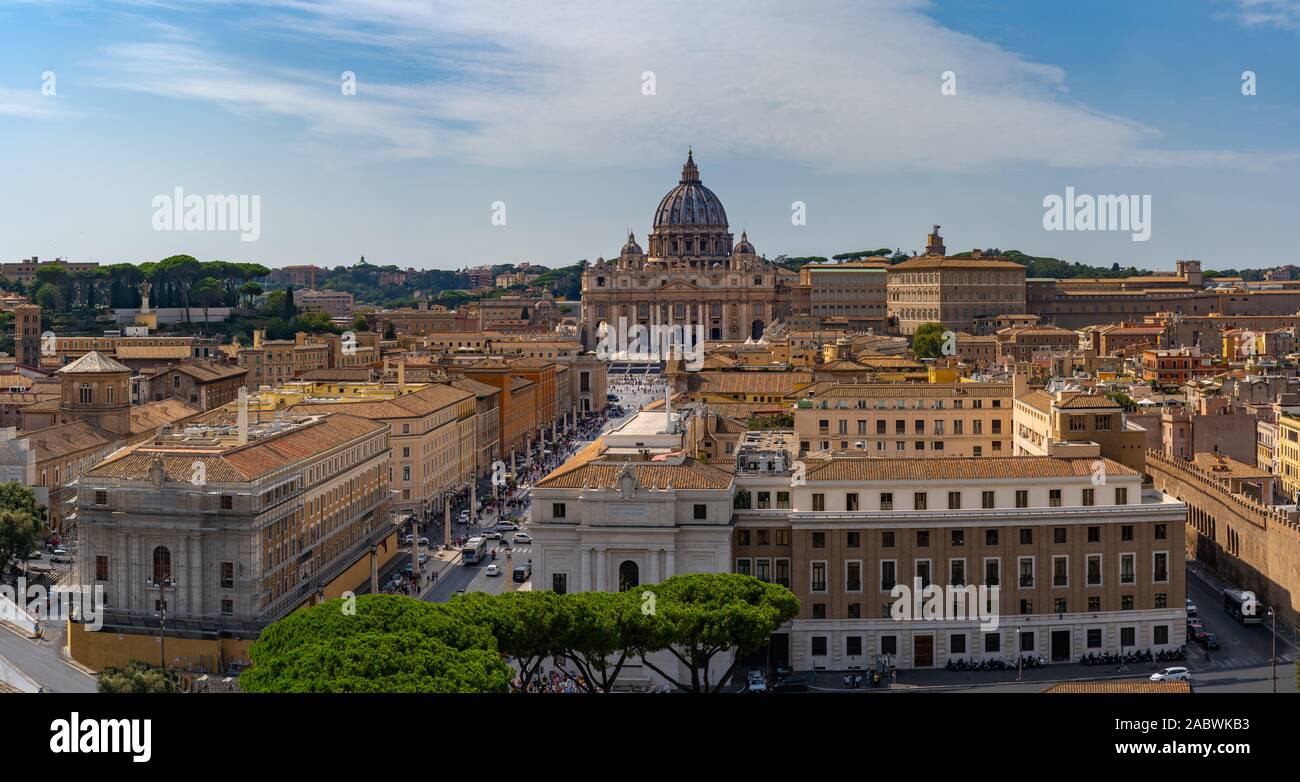 Bellissima vista sulla città del Vaticano da Castel Sant'Angelo. Turismo in Italia. Foto di viaggio di Roma e Vaticano Foto Stock