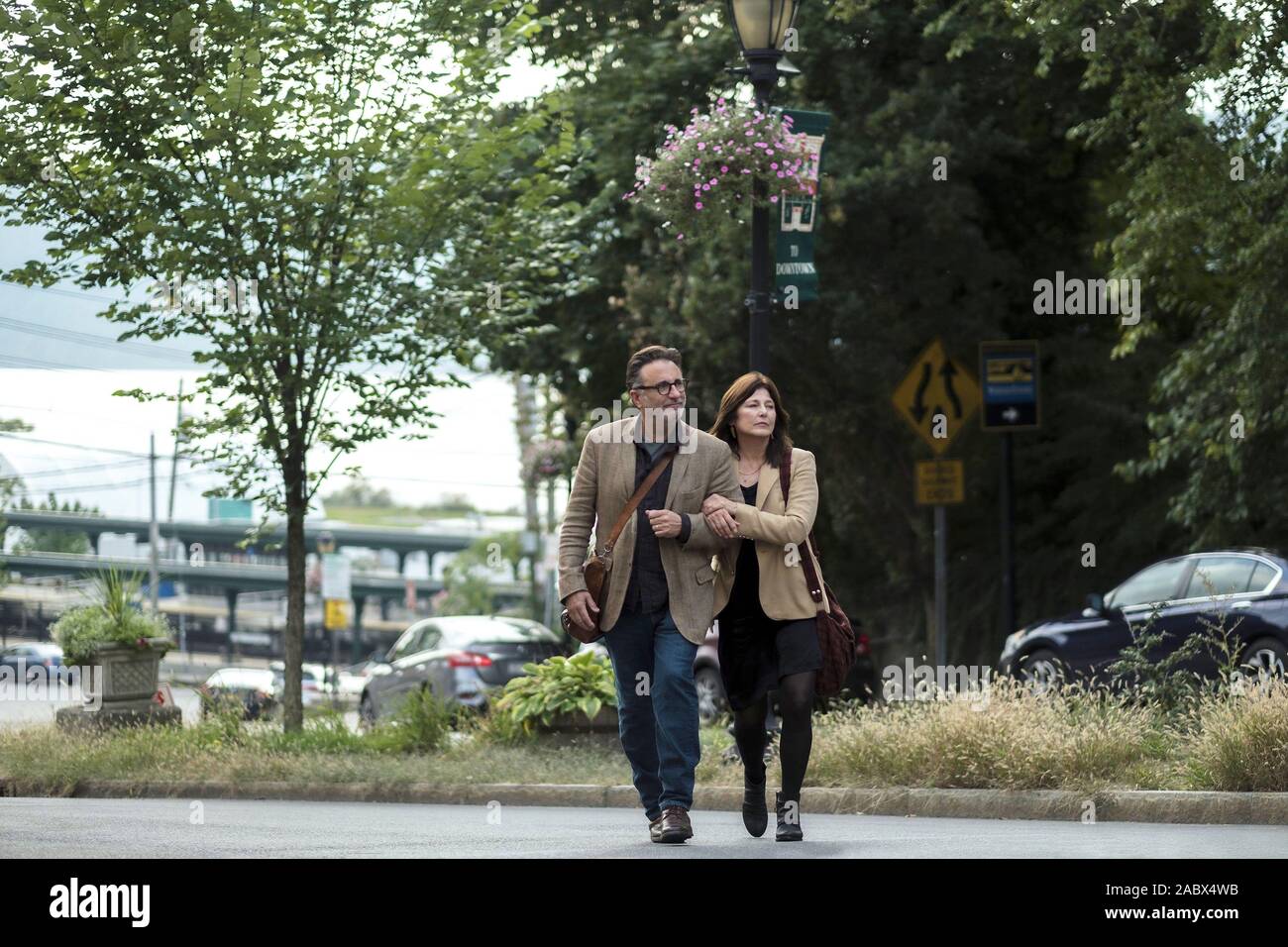 ANDY GARCIA e Catherine Keener in amore moderno (2019), diretto da Emmy Rossum, JOHN CARNEY e SHARON HORGAN. Credito: AMAZON STUDIOS / Album Foto Stock