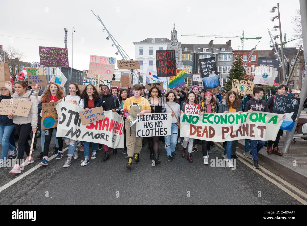 La città di Cork, Cork, Irlanda. 29 Nov, 2019. Gli studenti che partecipano al clima globale sciopero che si è tenuto nella città di Cork, Irlanda.- Credito: David Creedon/Alamy Live News Foto Stock